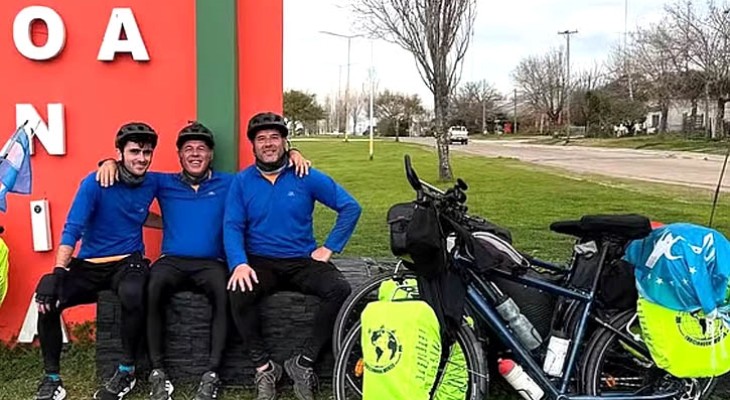 মেসির খেলা দেখতে সাইকেলে তিন আর্জেন্টাইন